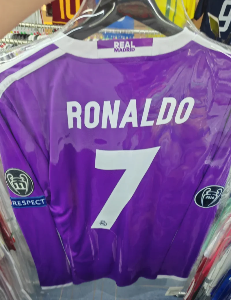 Colour and number: Ronaldo 7
